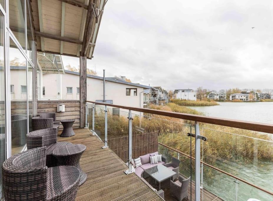 Otters Holt Villa Somerford Keynes Екстериор снимка